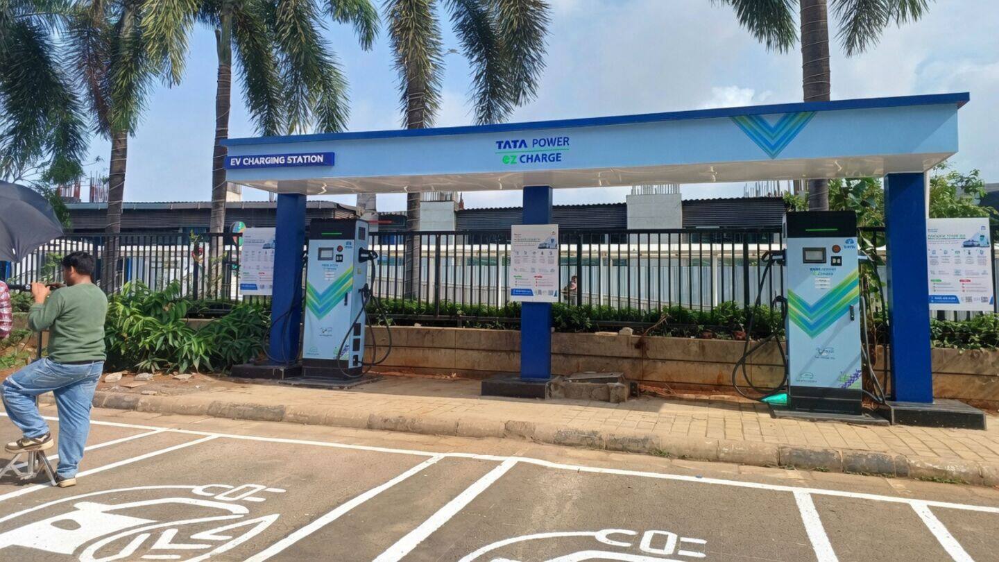 Tata Power Adani Reliance more than tripled EV chargers 19,000