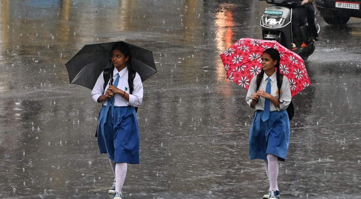 IMD forecasts heavy to very heavy Uttar Pradesh rain Monday