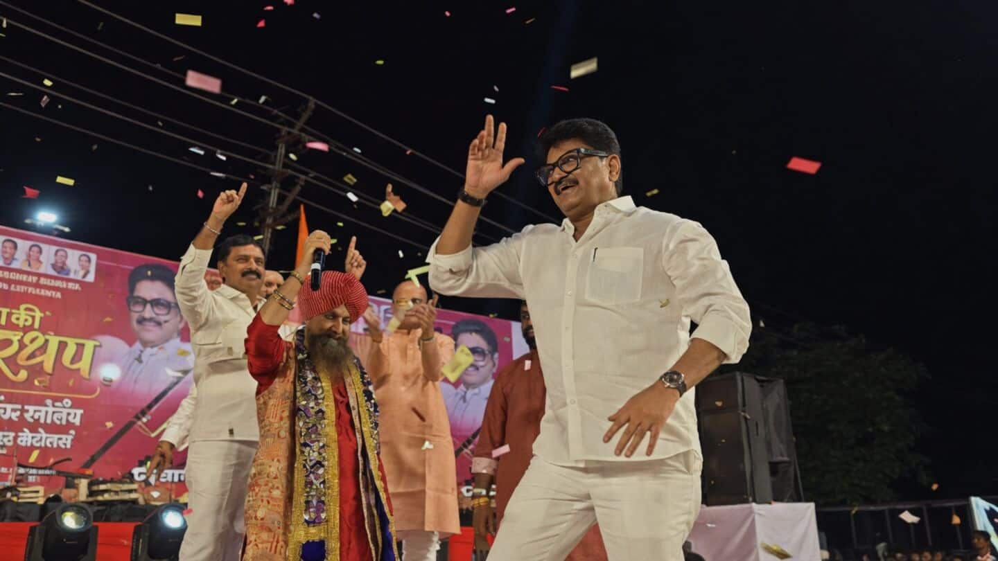 BJP's Kailas Gorantyal showered with cash in Jalna amid drought