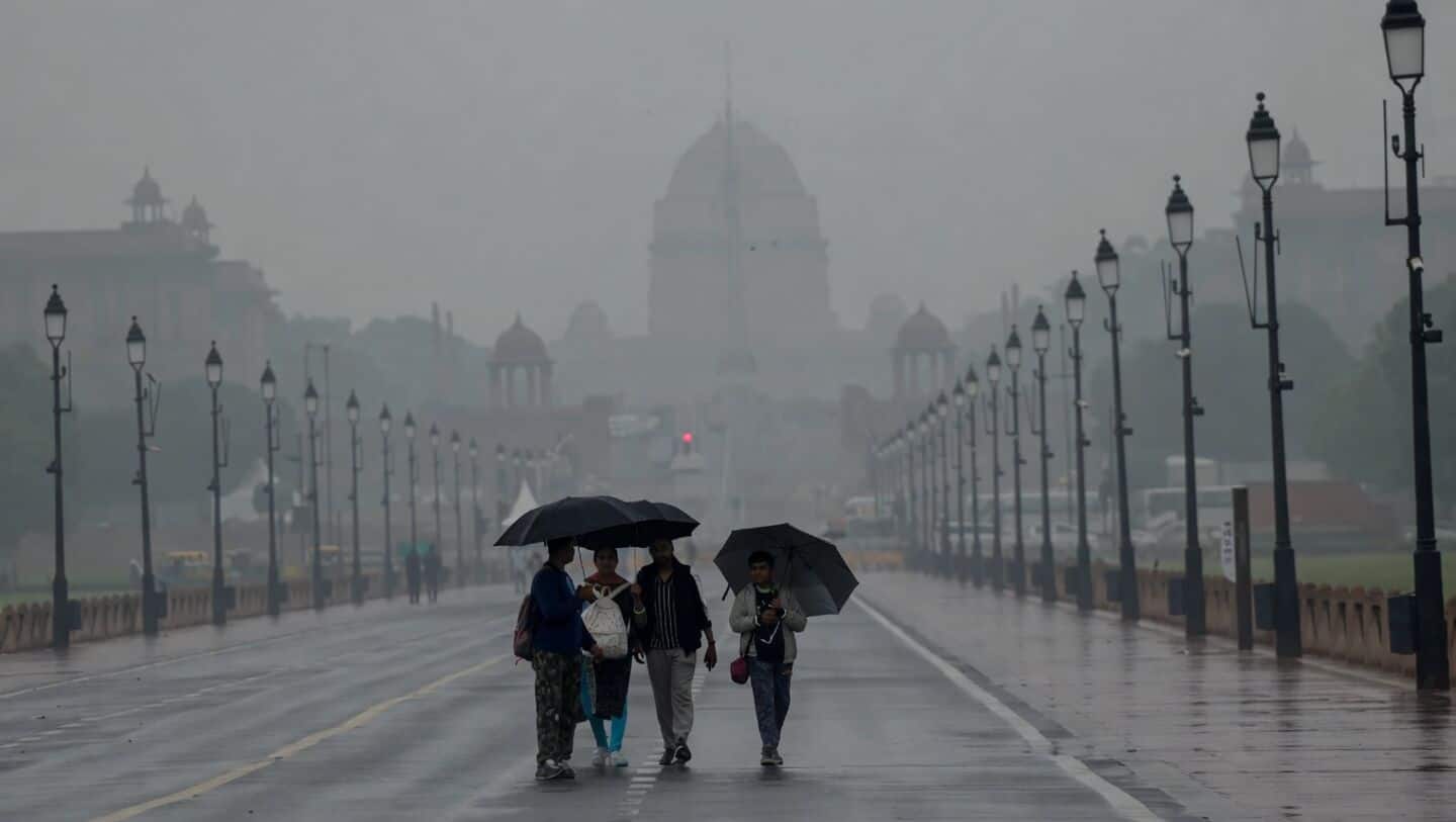 IMD warns Delhi of thunderstorms and rain with strong winds