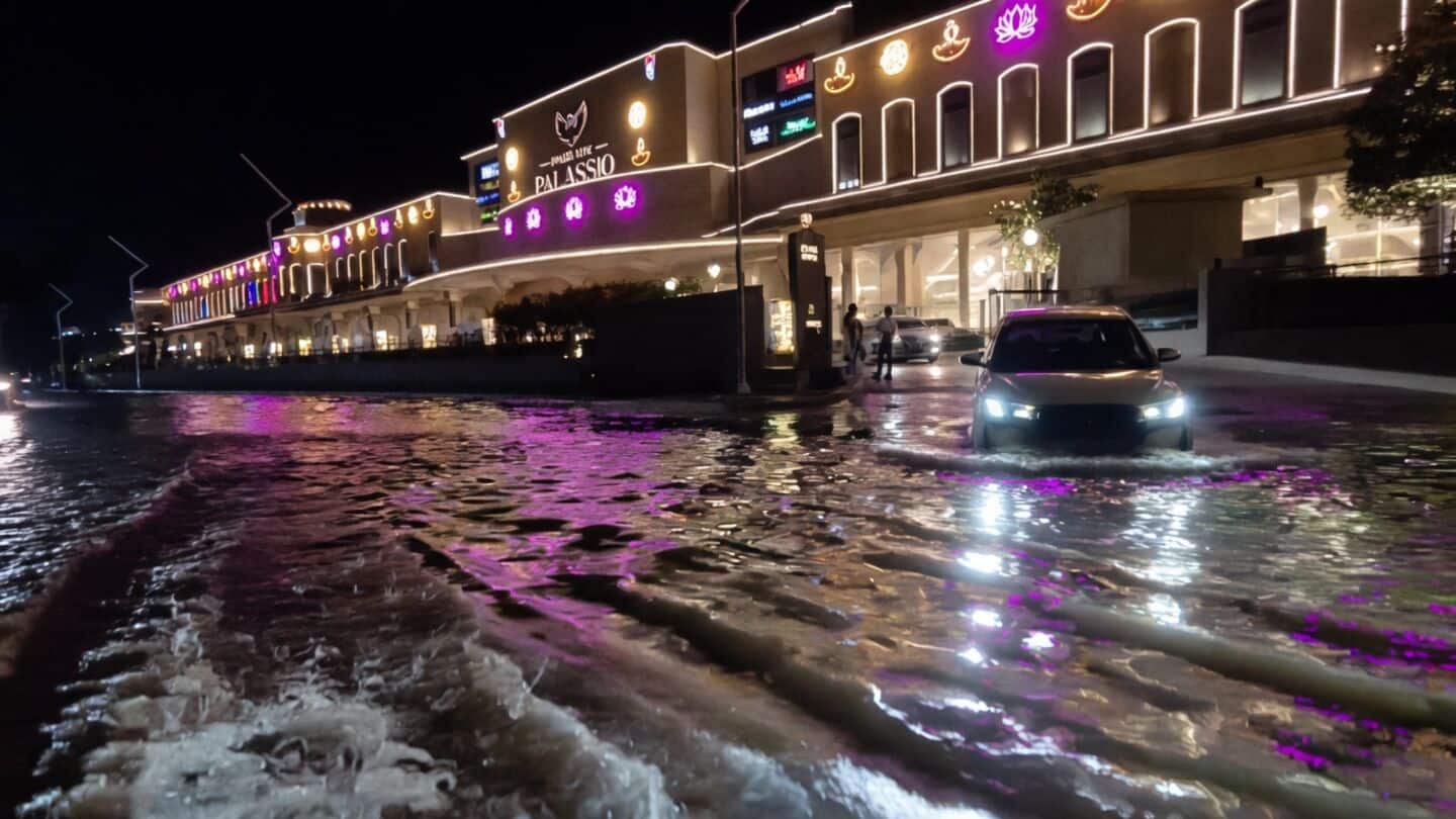 Gomti overflow floods Lucknow, affecting mall and disaster management office