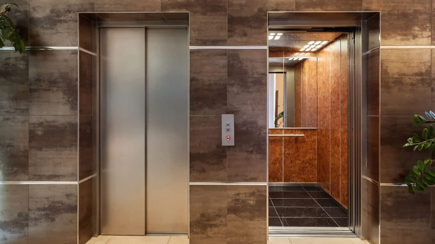 Elevator traps 13 at City Centre LA mall, teen faints