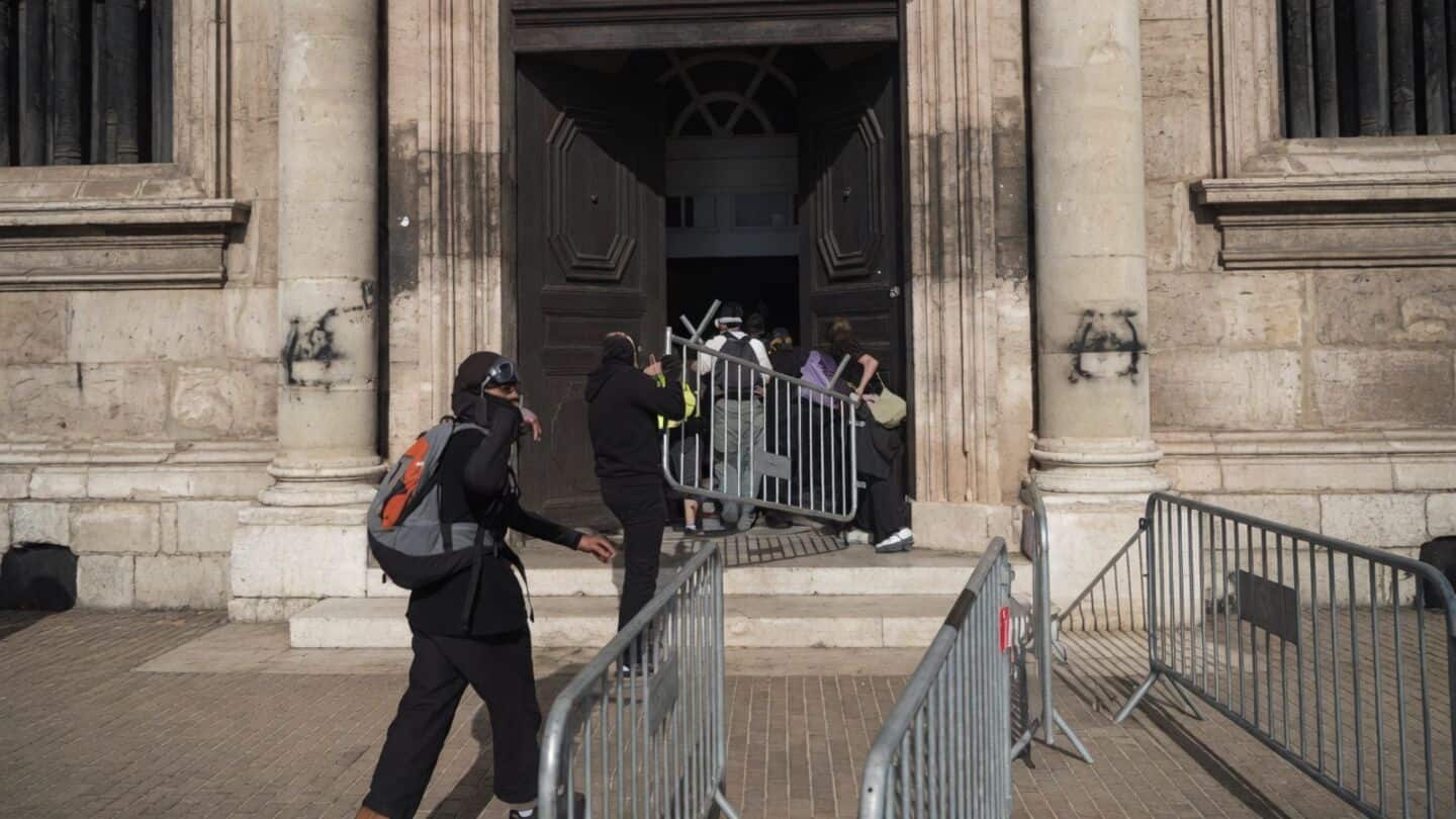Masked protesters broke into Marseille city hall over rising costs
