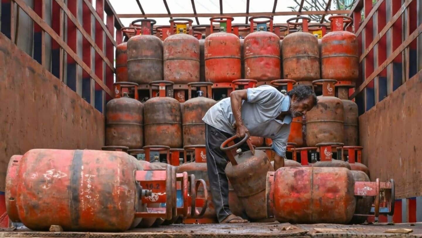 India hikes 19-kg commercial LPG price nearly ₹1,000