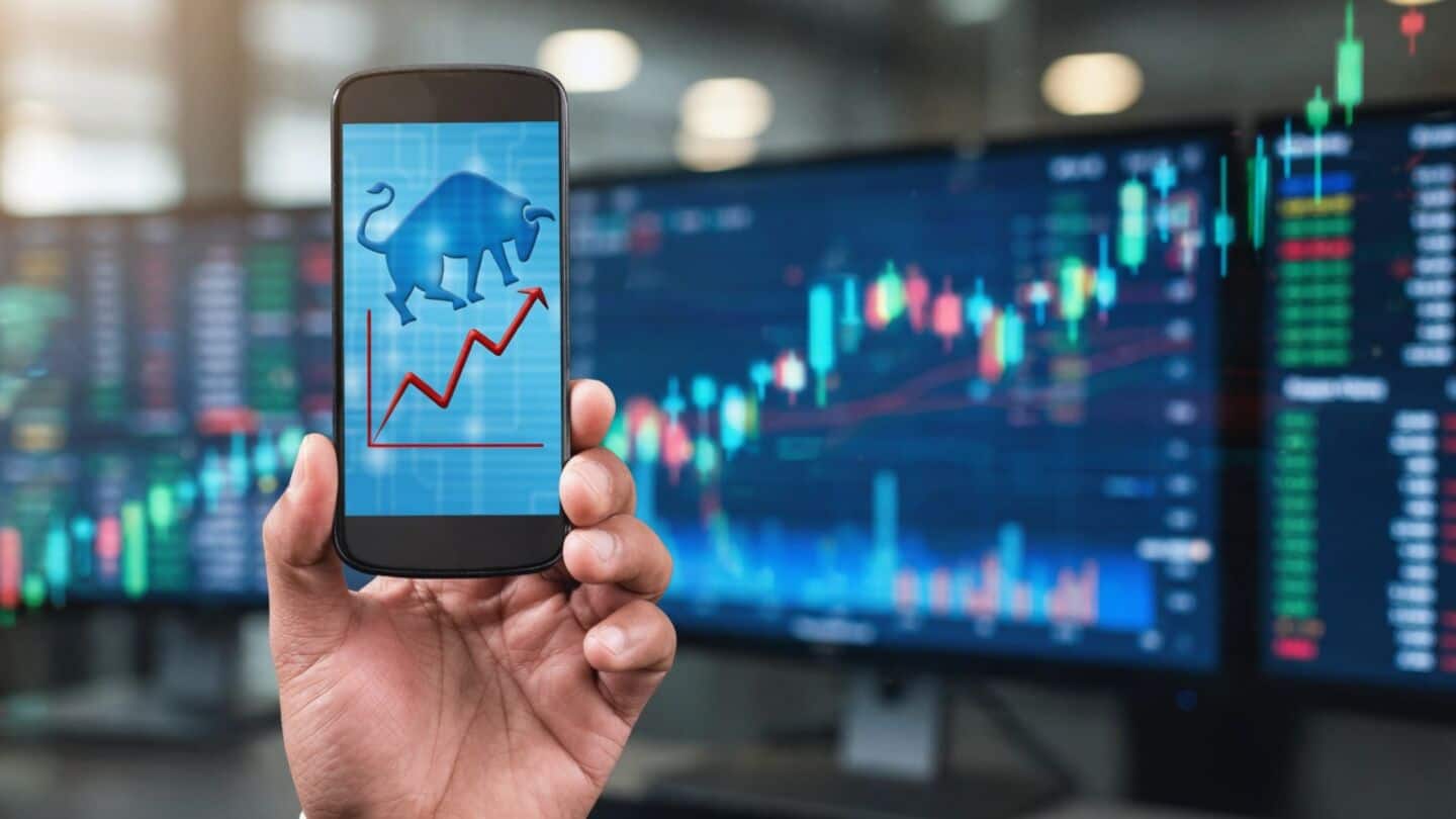 Sensex climbs 476 points as banks and metals lead gains