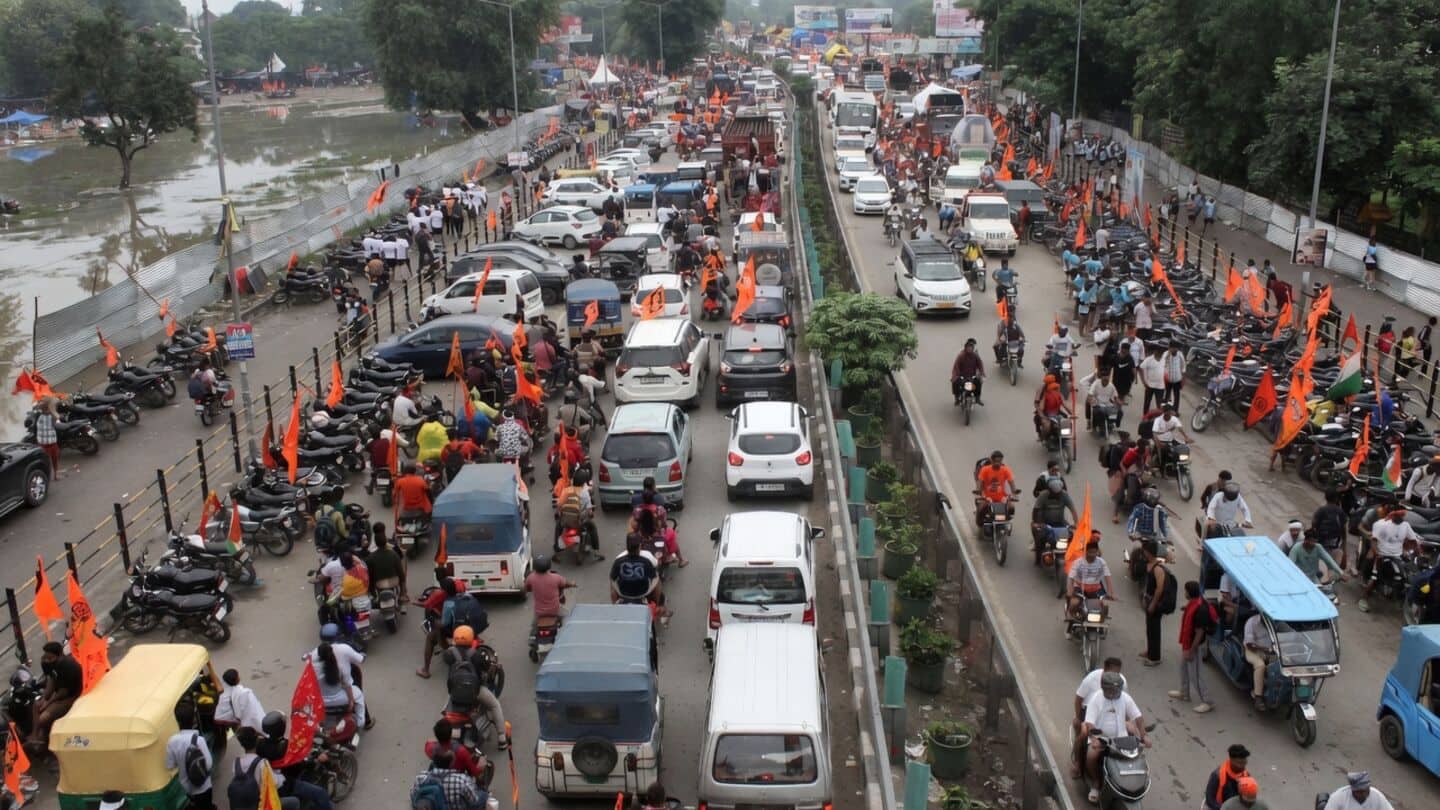 Massive traffic jams hit Delhi-Meerut Expressway as 4.43cr devotees return