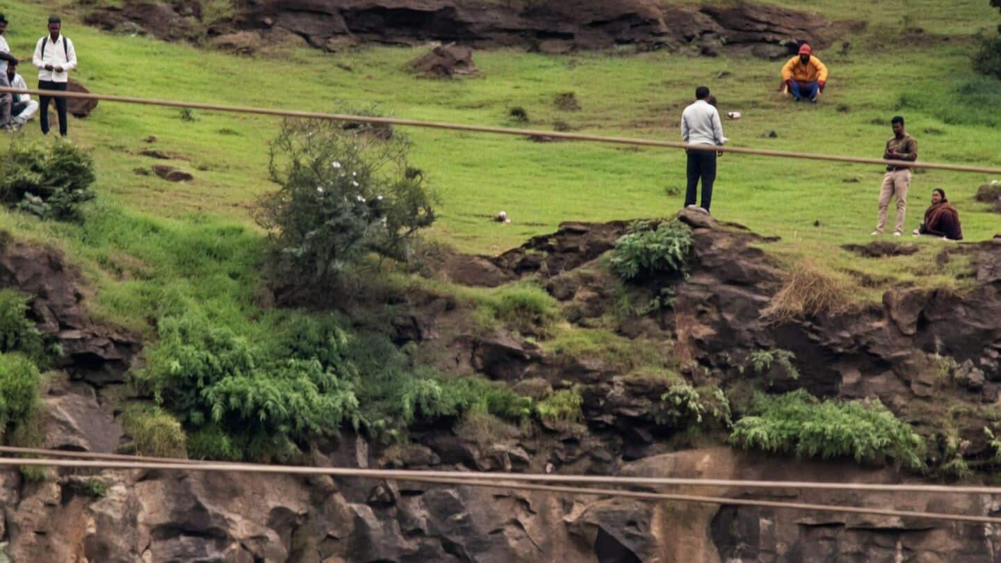Police probe possible family dispute after Sambhajinagar cliff deaths