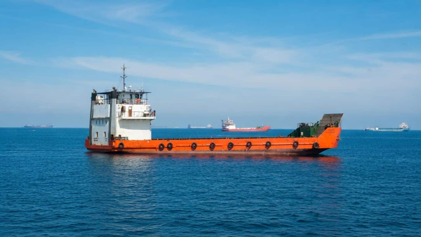 Indian refiners charter tankers to import discounted Iraqi crude