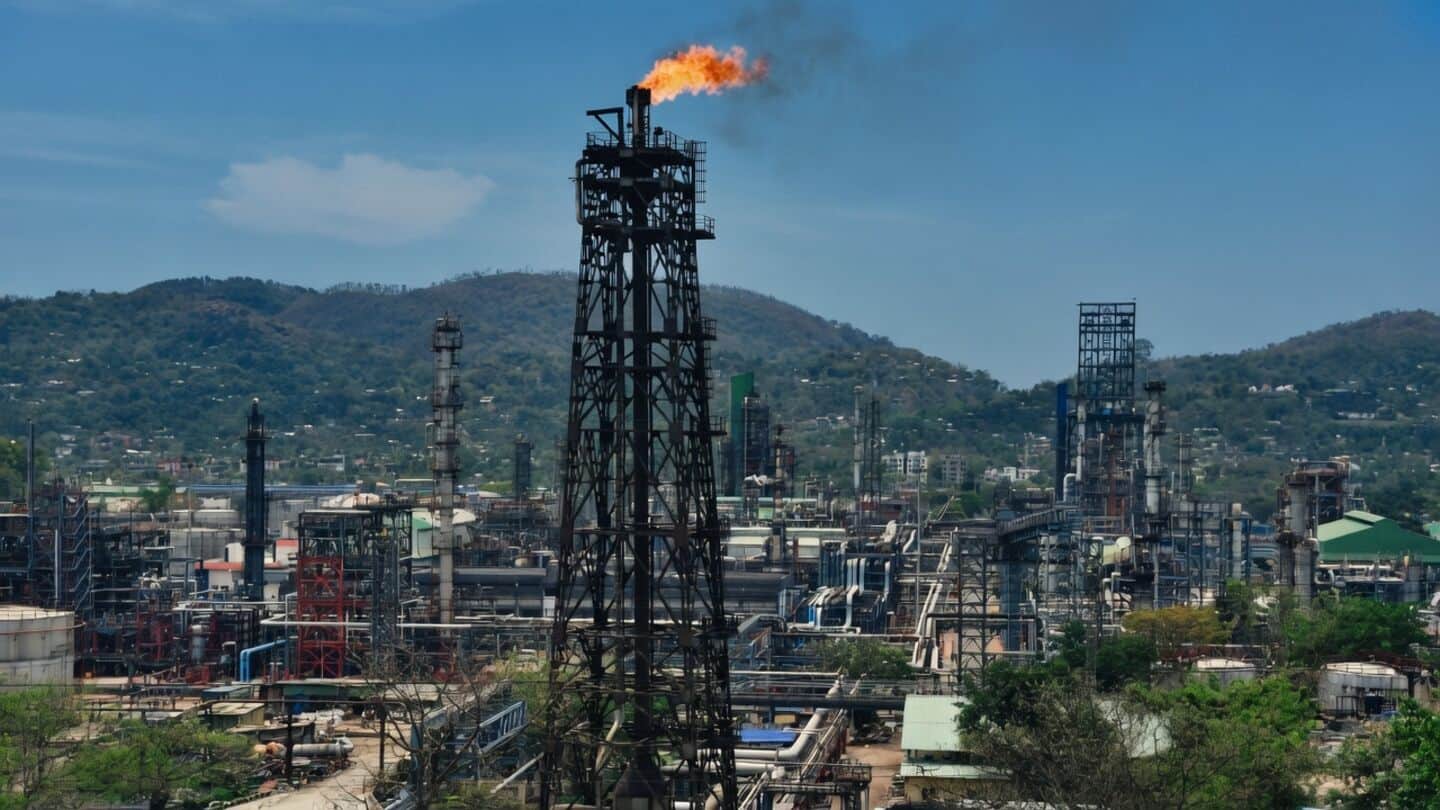 Oil prices recover modestly with Brent $84.39 and WTI $80.95