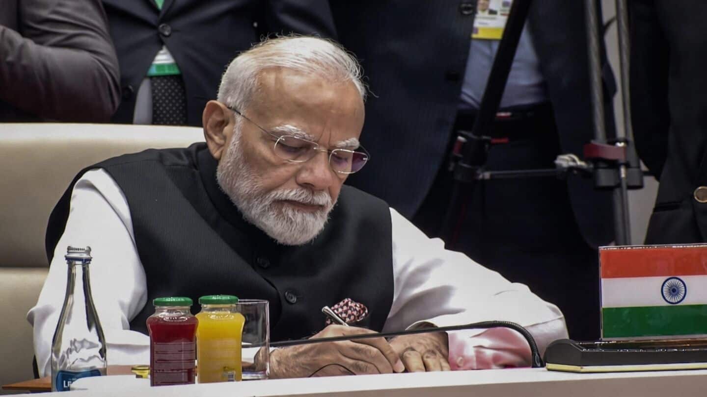 Narendra Modi visits SRCC centenary, unveils ₹100 coin