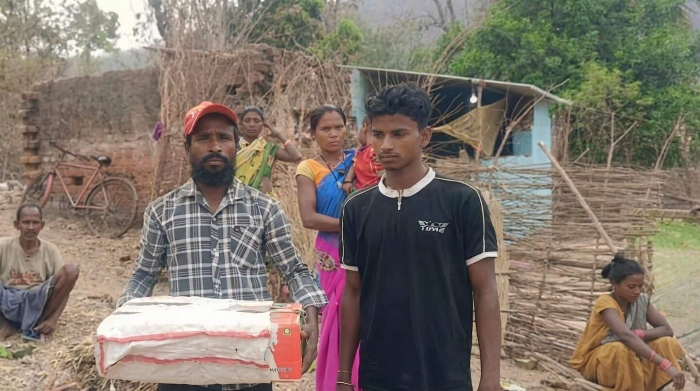 Jharkhand man carries dead son in box after hospital refused ambulance