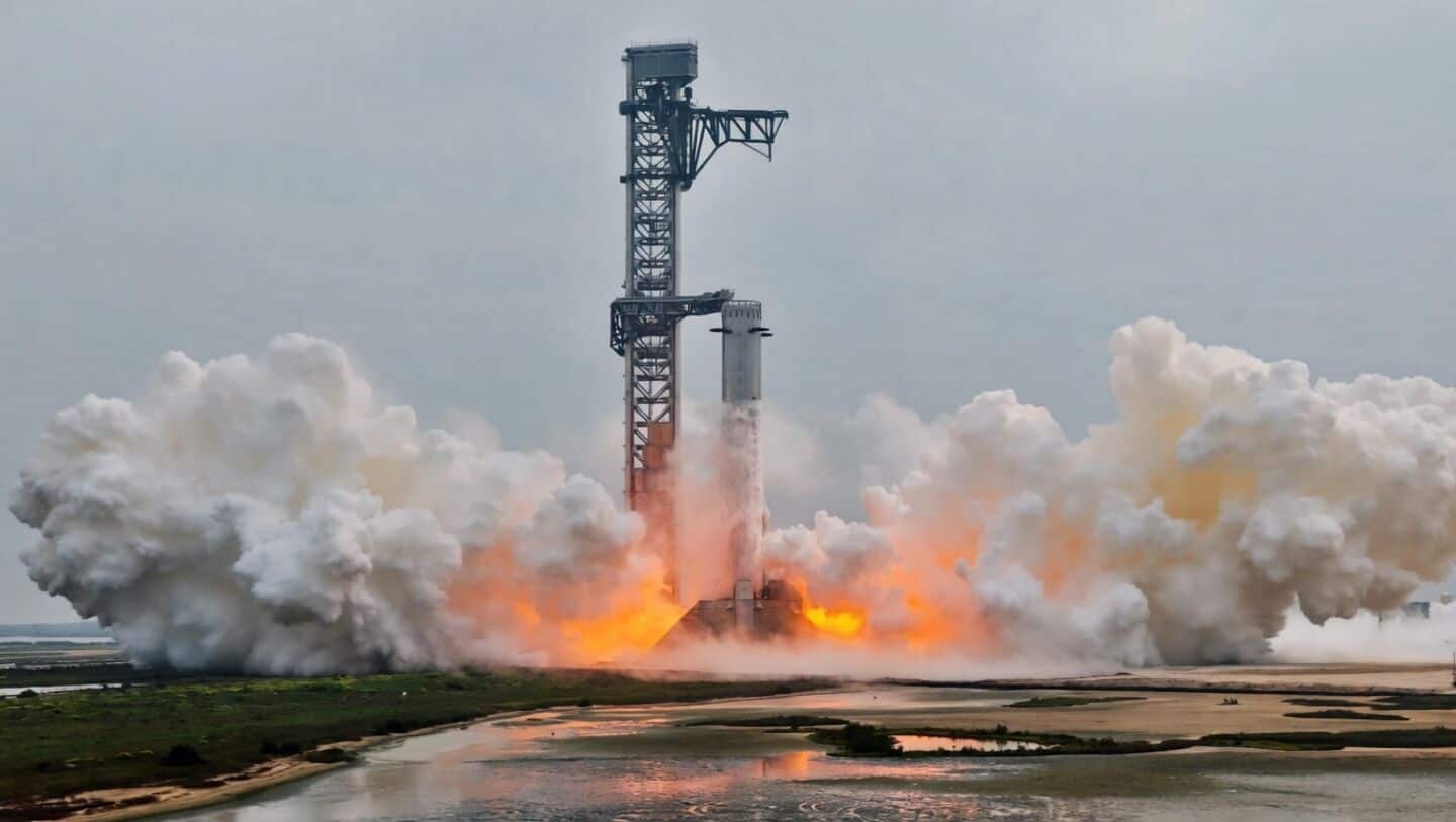 SpaceX fires all 33 Raptor engines on Super Heavy V3