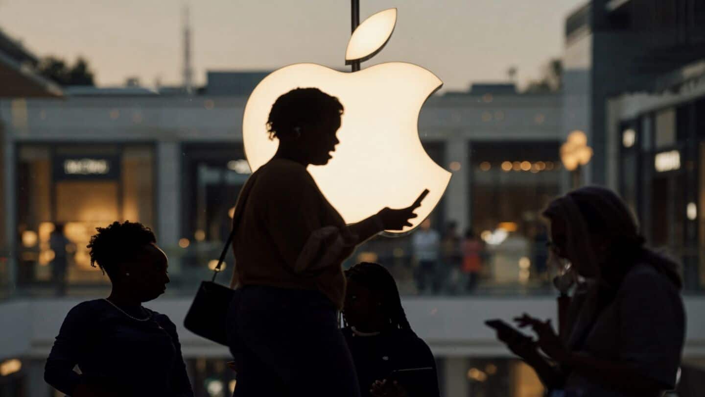 Apple becomes 2nd company to reach $5 trillion market cap