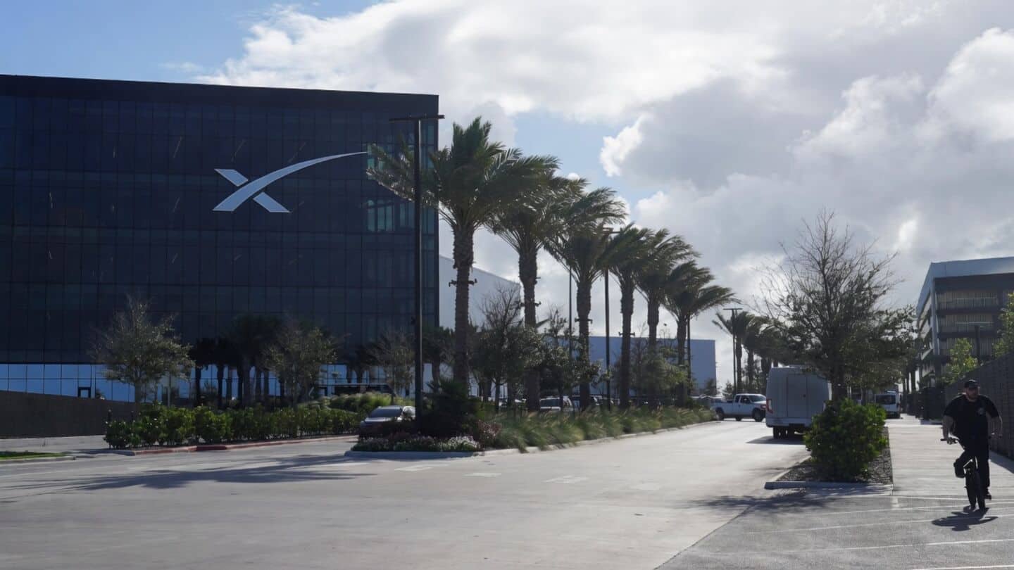 IG International shows SpaceX IPO implied valuation at $2.4 trillion