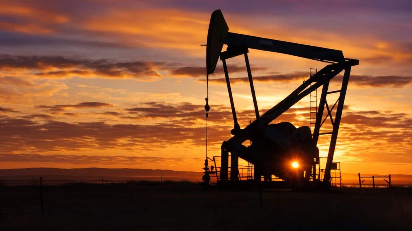 US dollar strength, Fed stance weigh on commodities and oil
