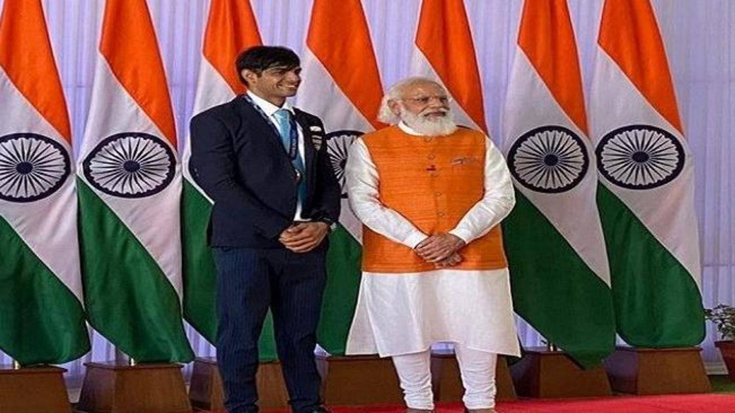 Modi was seen talking to Neeraj Chopra and PV Sindhu Modi was seen talking to Neeraj Chopra and PV Sindhu