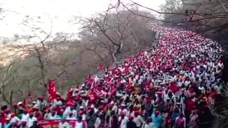 Red wave sweeps through Maharashtra; Farmers' agitation has crossed Thane