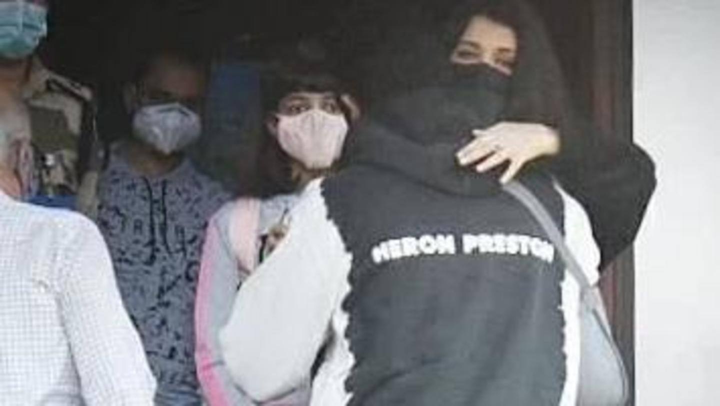 Aishwarya Rai Bachchan, daughter also seen at airport Aishwarya Rai Bachchan, daughter also seen at airport