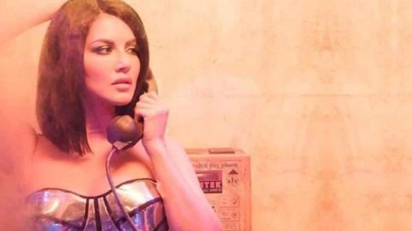 Sunny Leone apologizes to man for revealing his phone number
