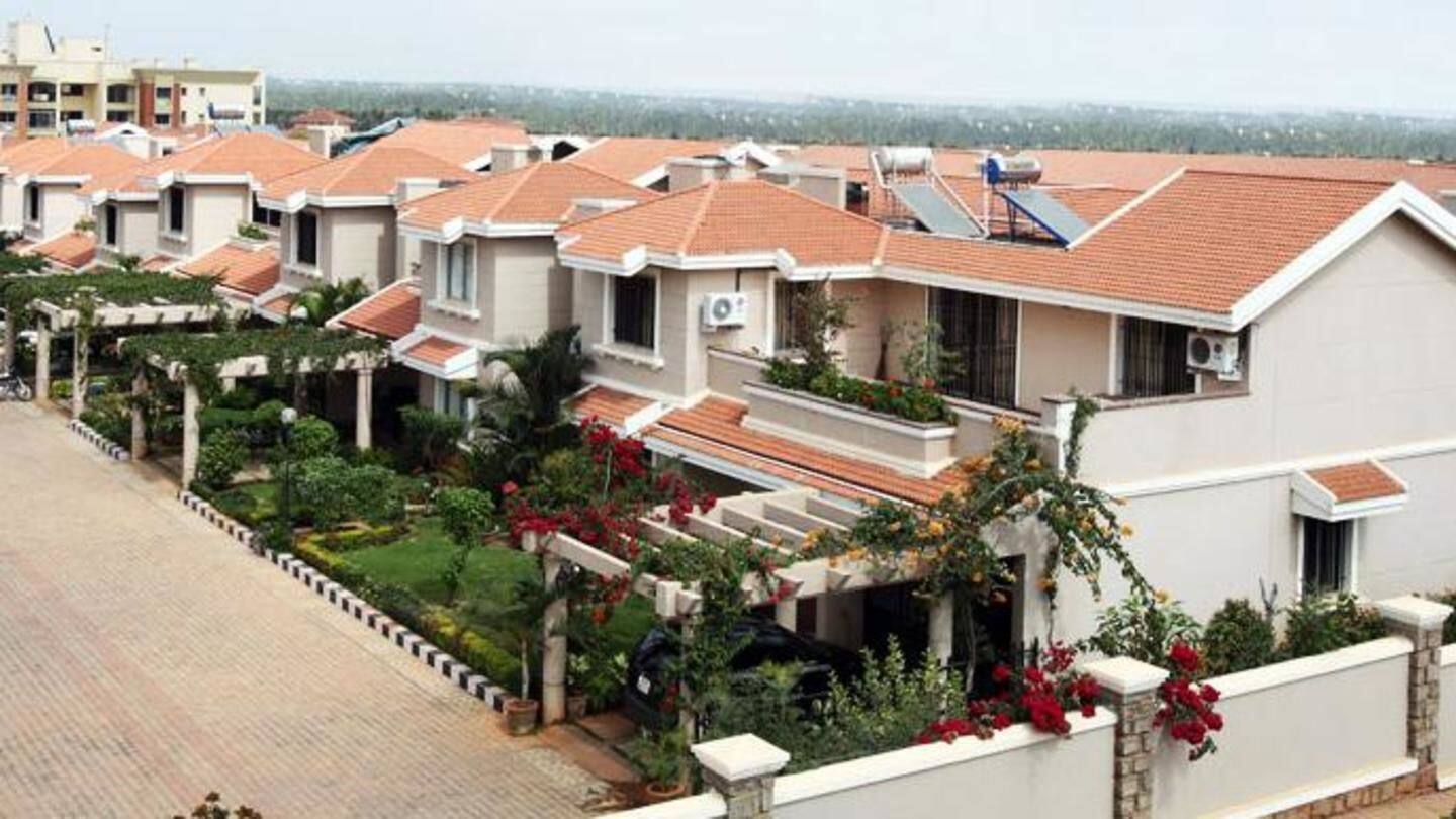 Their target? Empty houses in posh neighborhoods Their target? Empty houses in posh neighborhoods