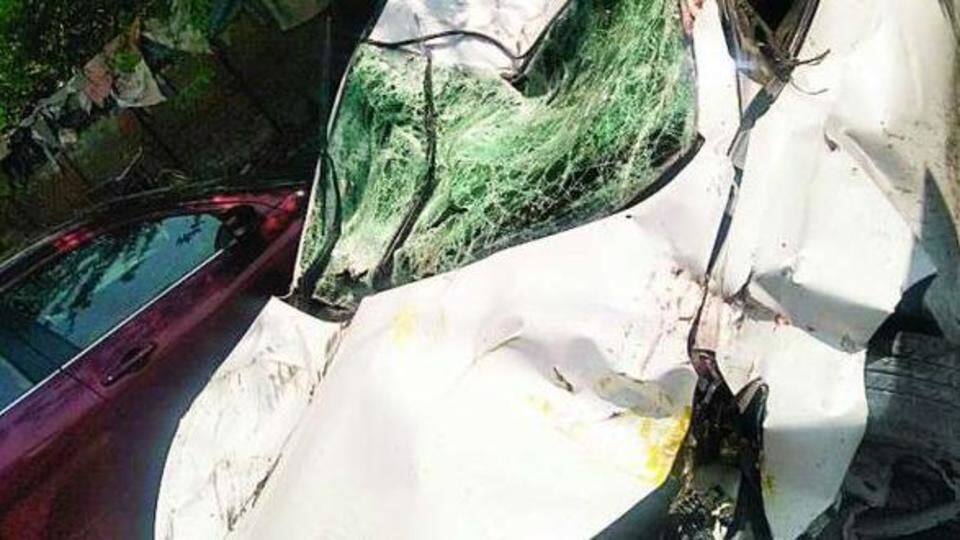 Delhi: Car overturns after hitting divider, two DU students killed