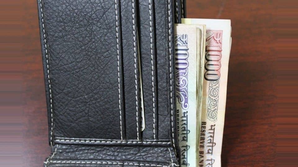 Mumbai: City has honesty, proven again; Man returns wallet, money
