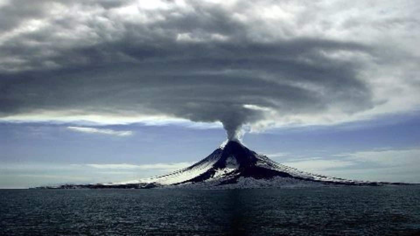 Volcano erupts in Costa Rica