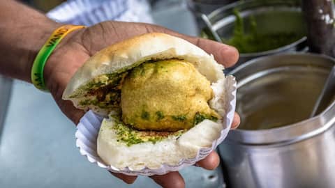 These Mumbai street bun breakfast dishes are sinfully delicious!