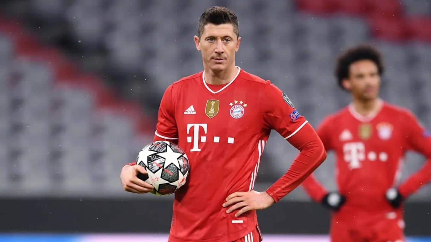 Robert Lewandowski out for four weeks with knee injury