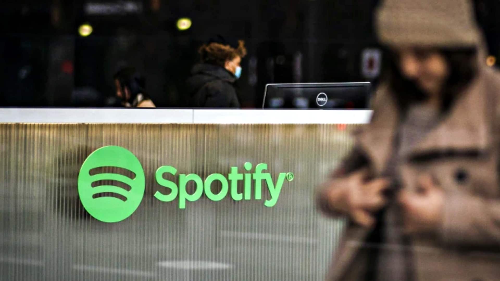 Spotify accuses Apple of delaying app updates in the EU