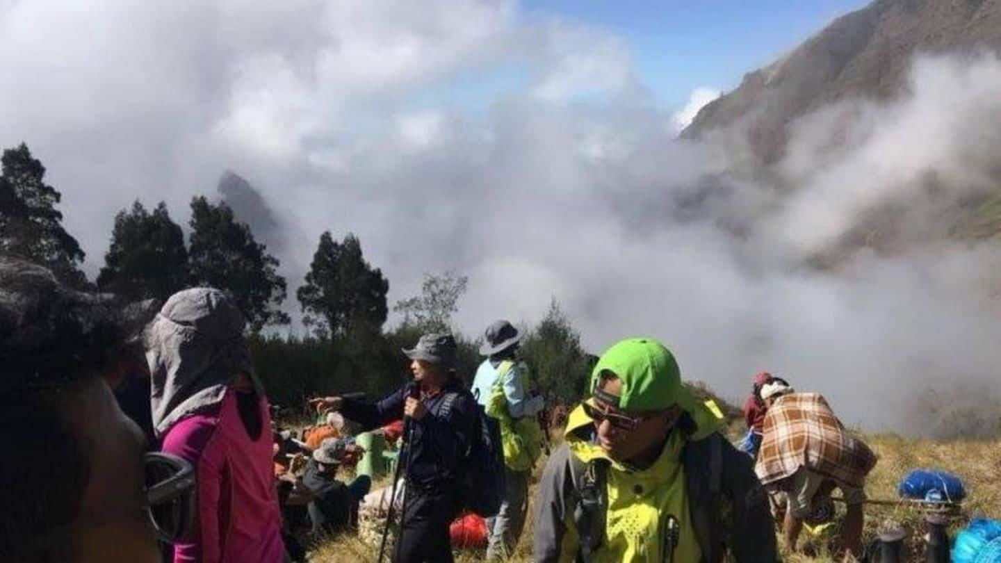 Indonesia quake: Over 500 trapped on Lombok volcano after landslides