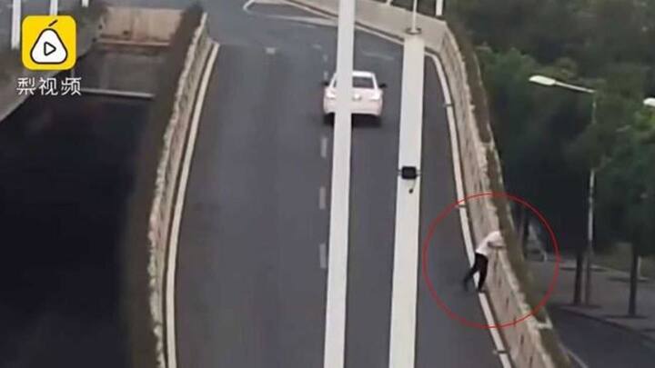 #TodayInWhatIRead: Sober China-man jumps off overpass to avoid drink-driving test