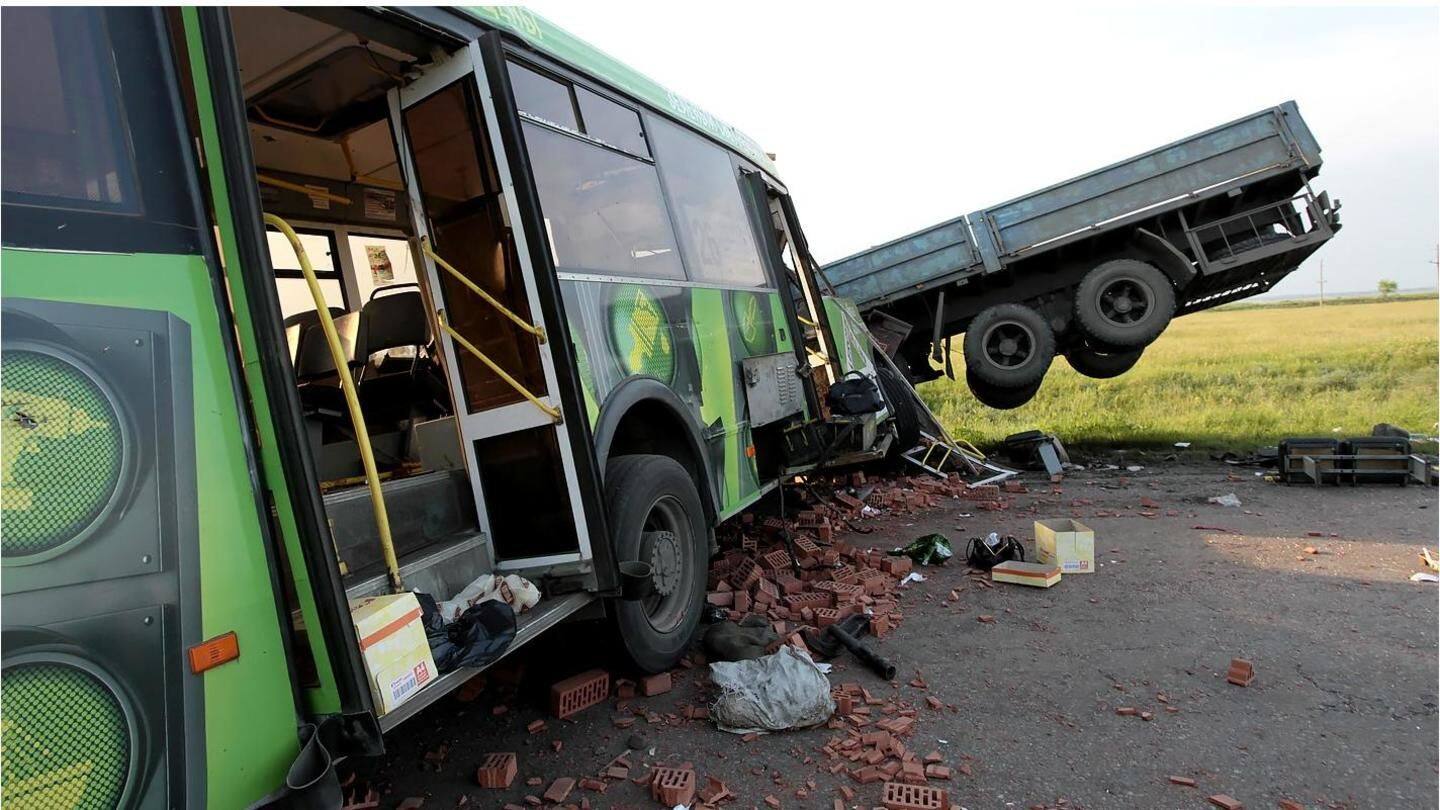 Pakistan: 18 killed as speeding-trailer rams into bus in Hyderabad