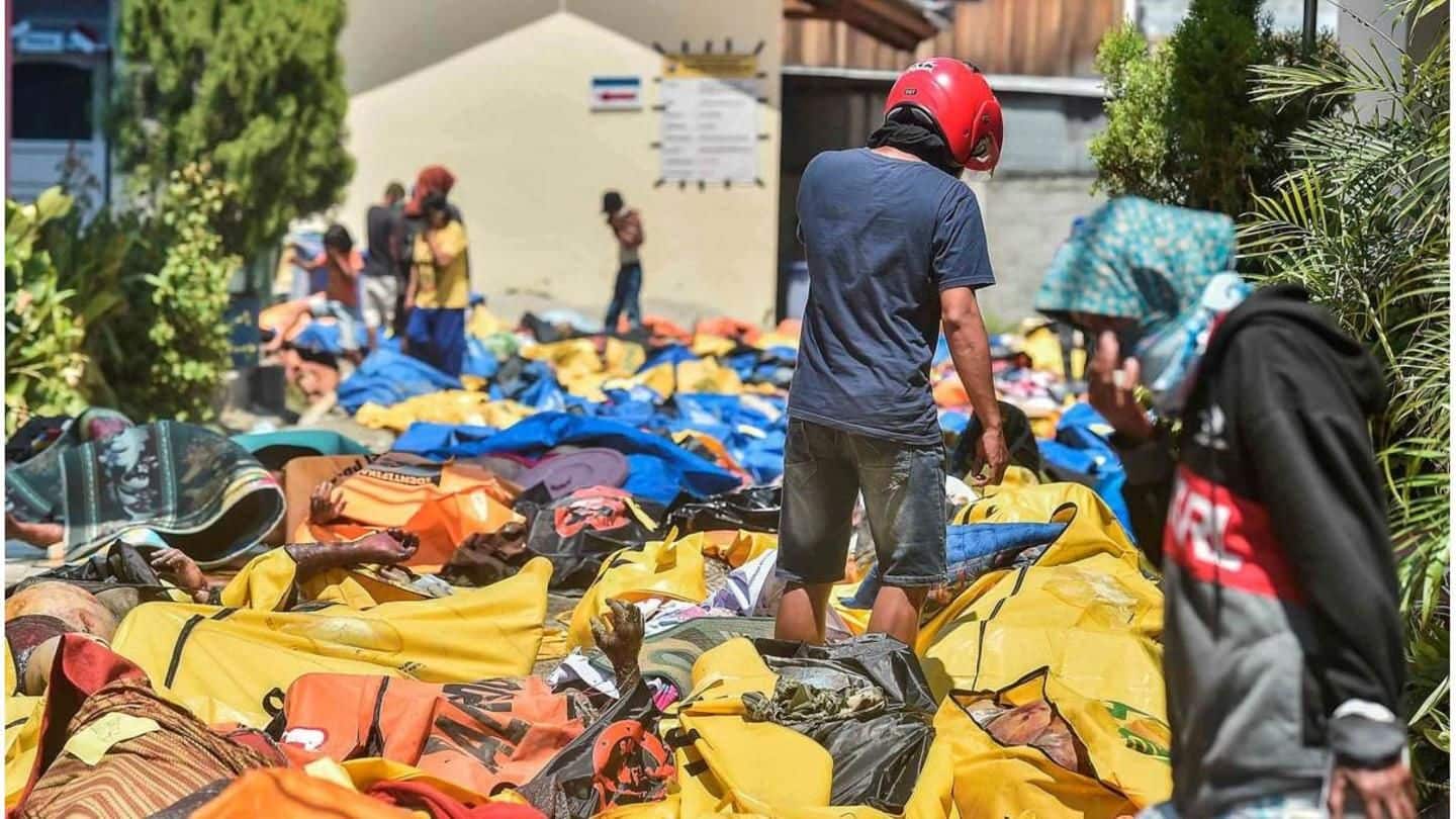 Indonesia quake-tsunami: Mass burials to begin as toll tops 800