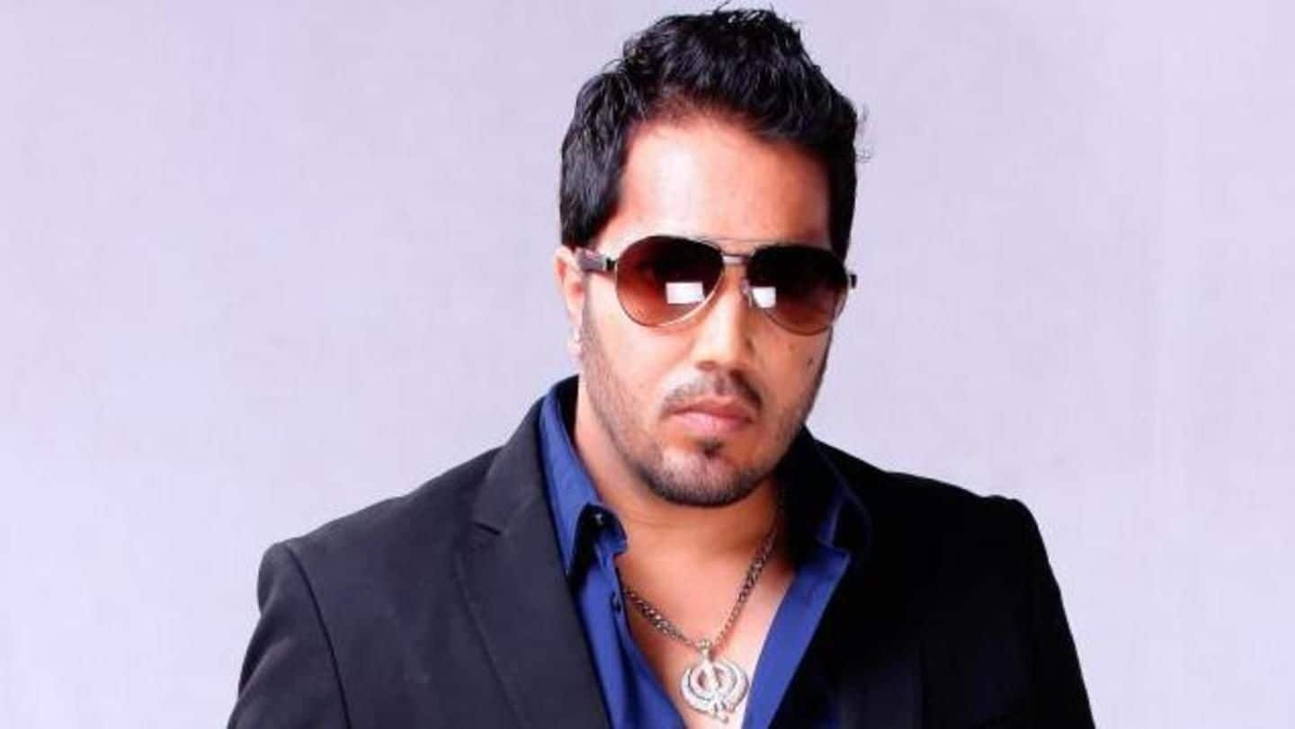 Mika Singh robbed of cash, valuables worth Rs. 3 lakh