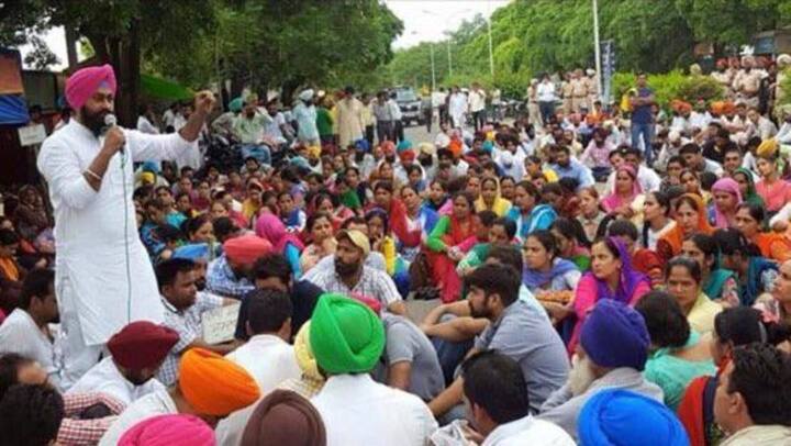 Punjab: 6,000+ teachers protest for pay raise on Teachers' Day