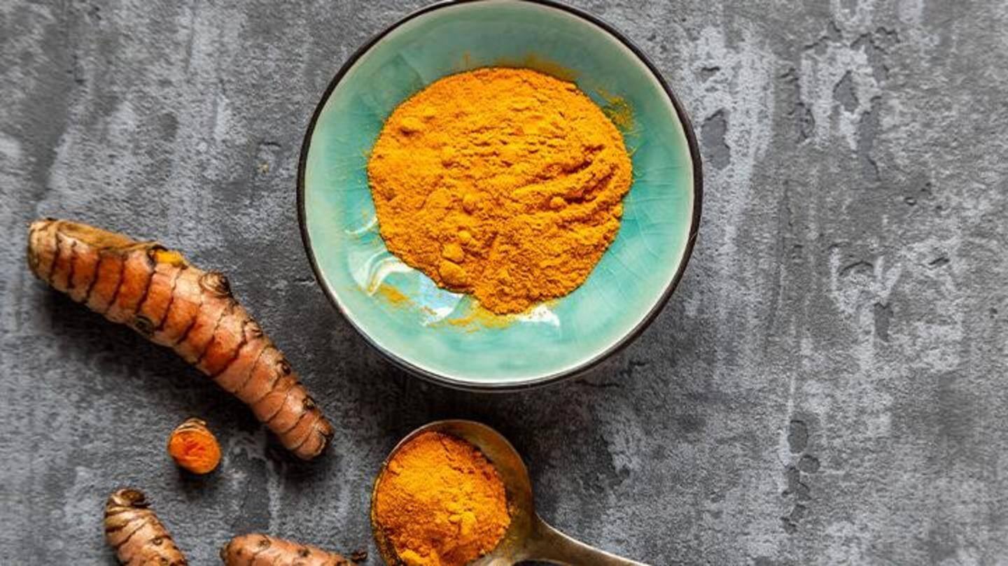Skin lightening properties of turmeric work well on lips too Skin lightening properties of turmeric work well on lips too