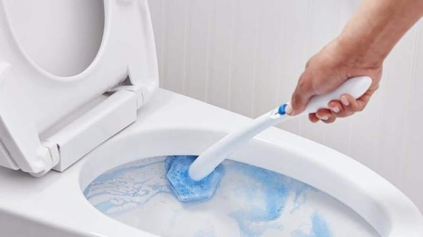 Take a soft cloth, clean washbasin platform, taps, soap stand Take a soft cloth, clean washbasin platform, taps, soap stand