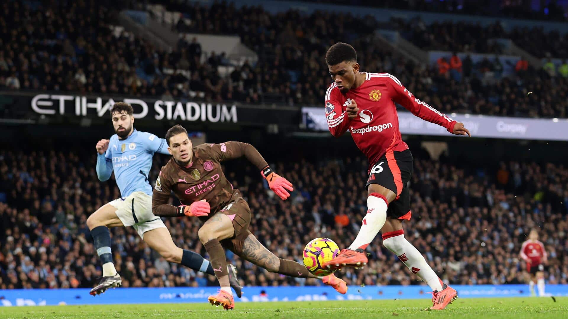 Manchester United stage late comeback to defeat Manchester City: Stats