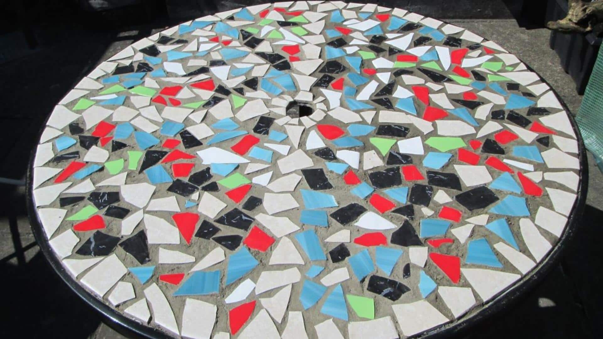 Transform broken ceramics into garden mosaics: We tell you how
