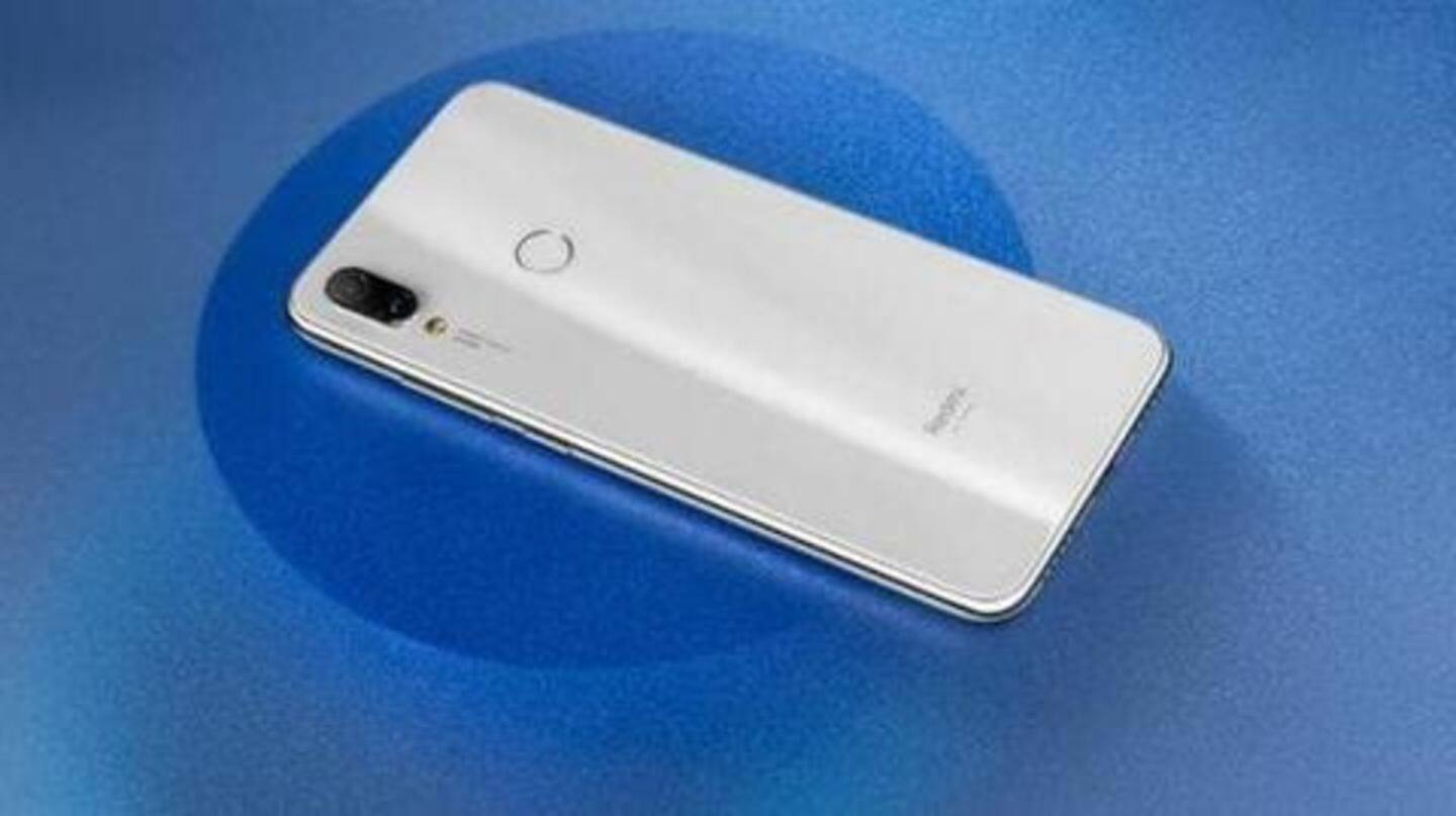 Let's take a look at both the smartphones Let's take a look at both the smartphones