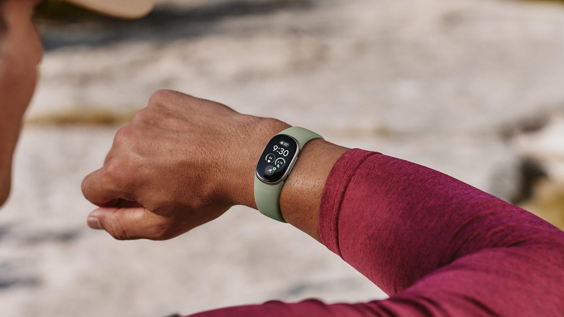 Fitbit Edge fitness tracker arrives with AMOLED display, GPS