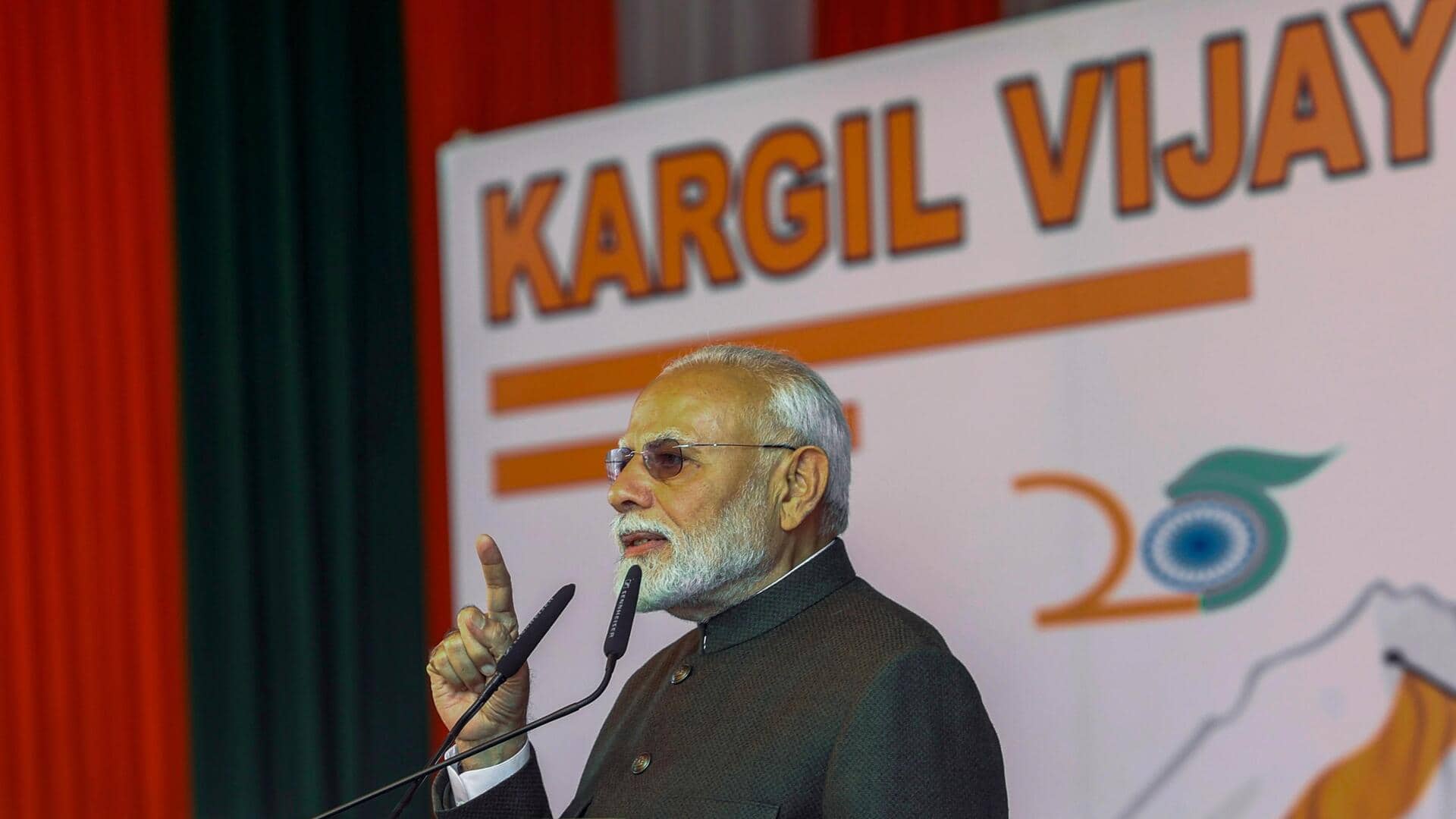 President, PM honor Kargil heroes with tributes on Vijay Diwas