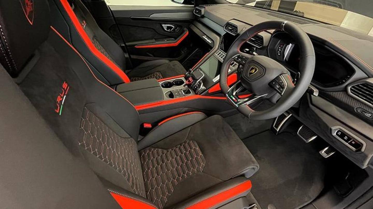 Five seats and a flat-bottom steering wheel are available inside Five seats and a flat-bottom steering wheel are available inside