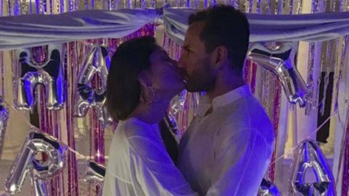 Kareena seals a moment by kissing hubby Saif Kareena seals a moment by kissing hubby Saif