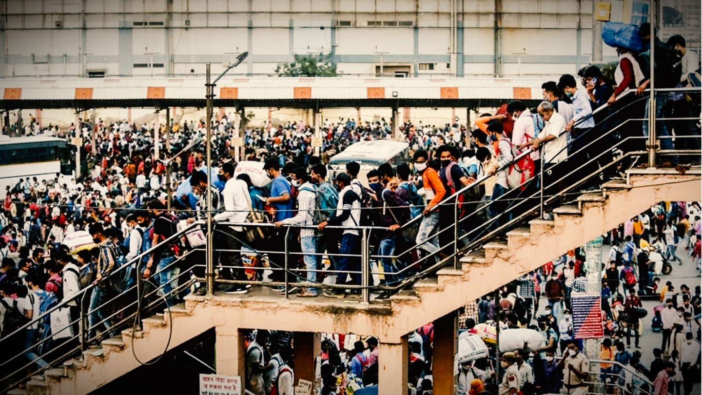 As Delhi's lockdown begins, thousands of migrant workers head home