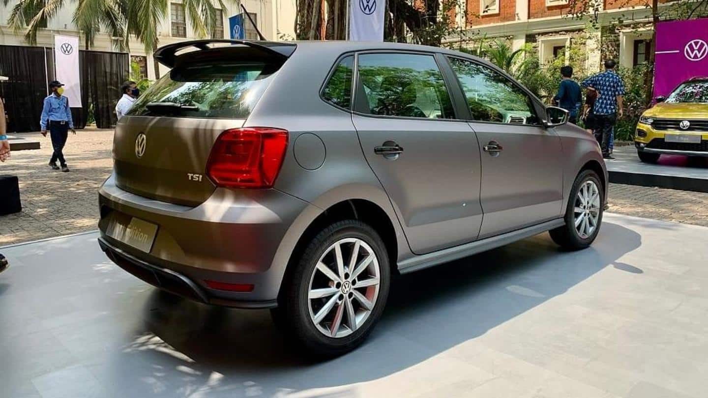 The car has halogen headlights and alloy wheels The car has halogen headlights and alloy wheels
