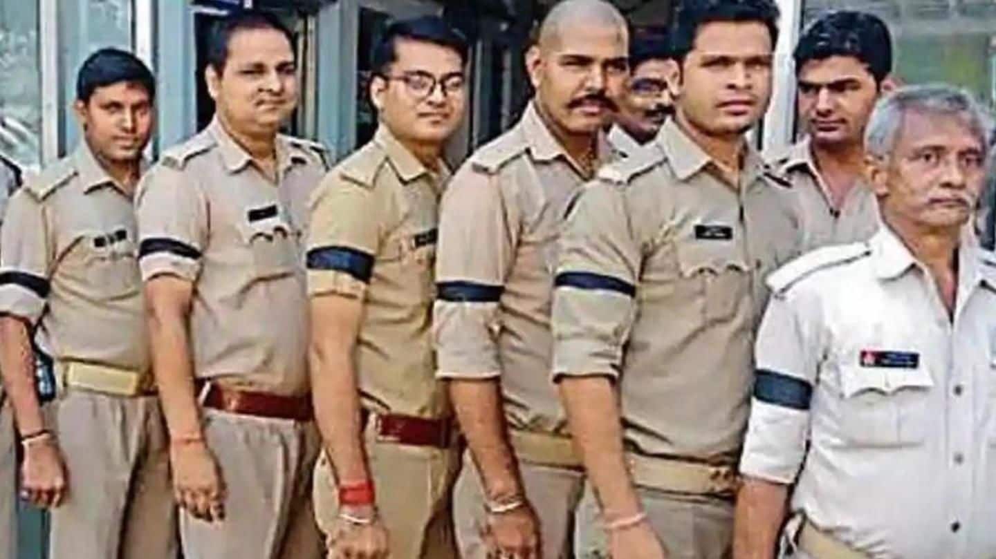Photos of policemen wearing black armbands circulated on social media Photos of policemen wearing black armbands circulated on social media