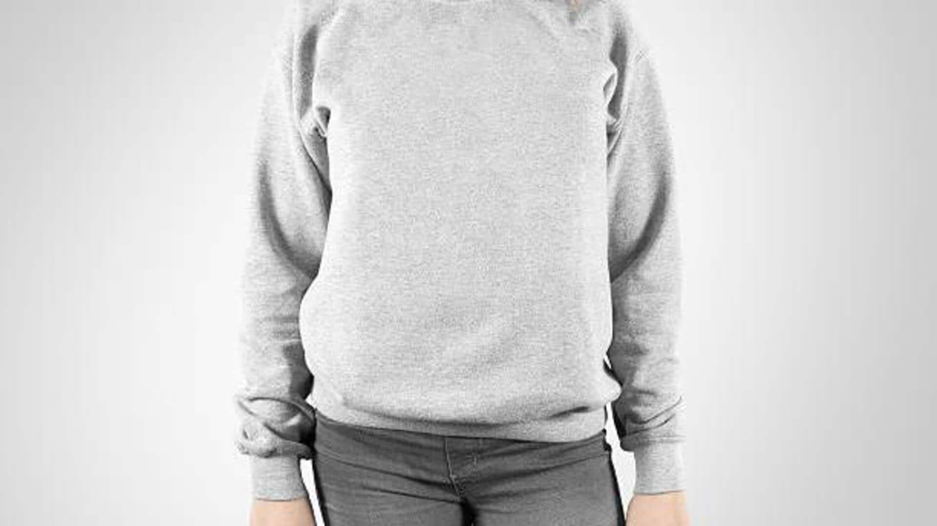 Sweatshirt + straight-fit jeans: The perfect winter combo