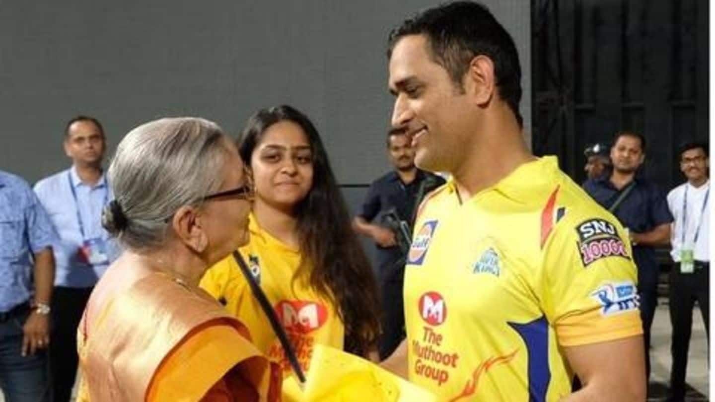 Dhoni meets special fan after defeat, wins hearts on Twitter